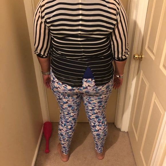 Black and White Stripped Blouse - Picture 4 of 4